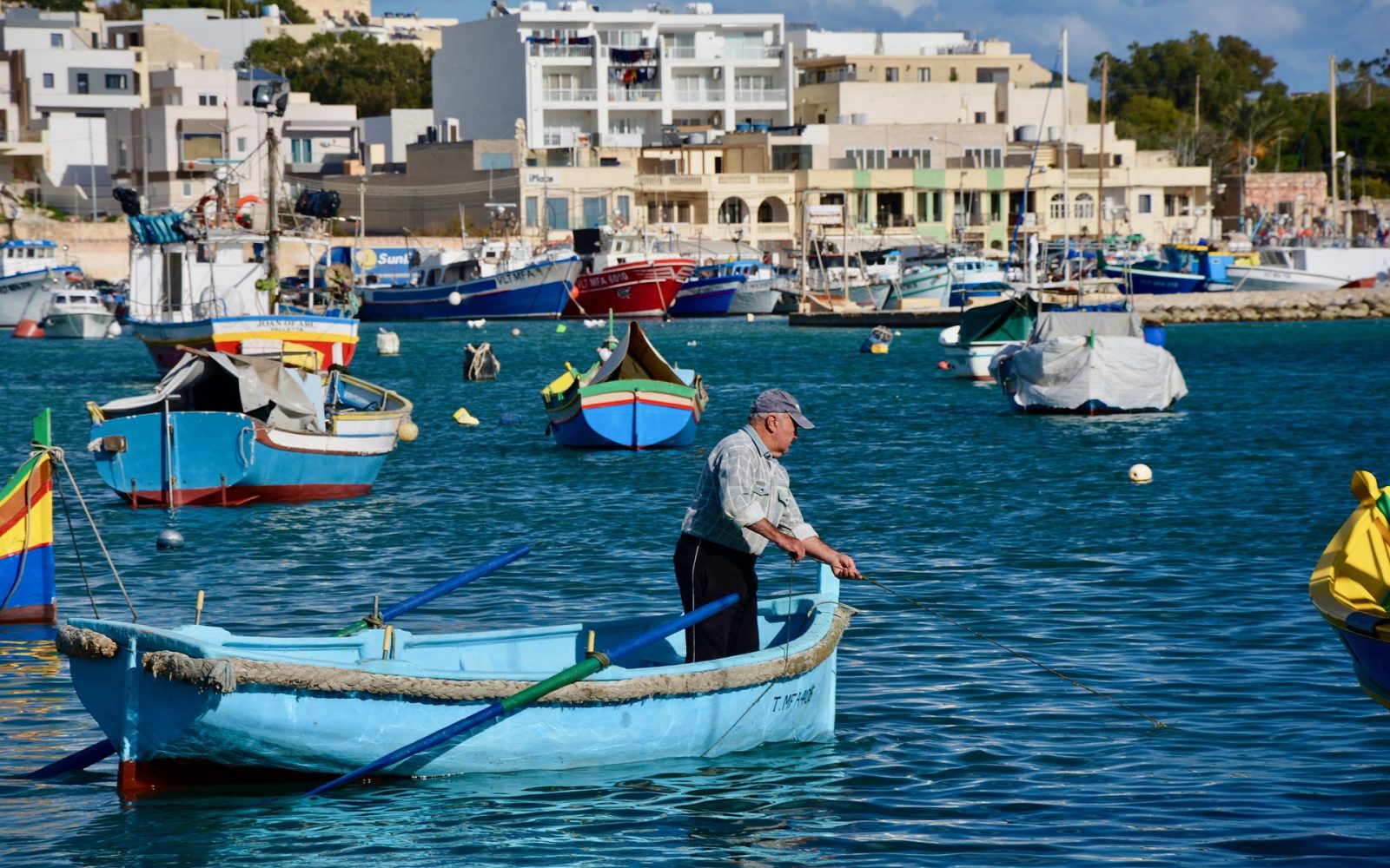 fisherman-4031501_1920