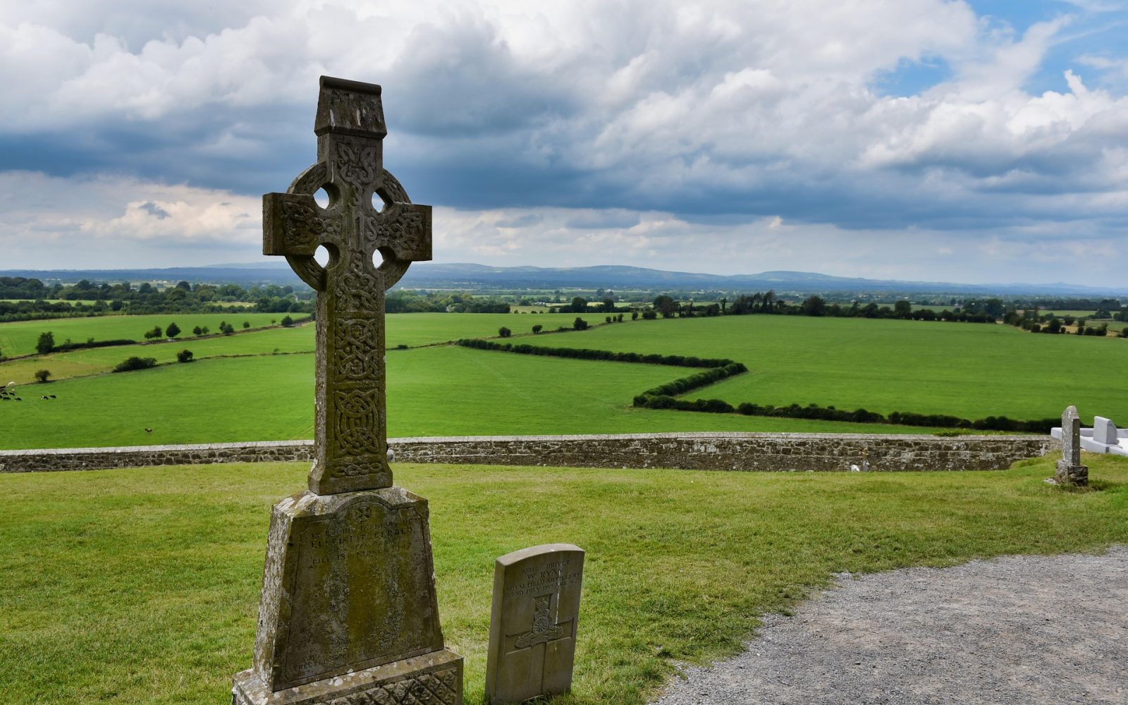 rock-of-cashel-4370623_1920