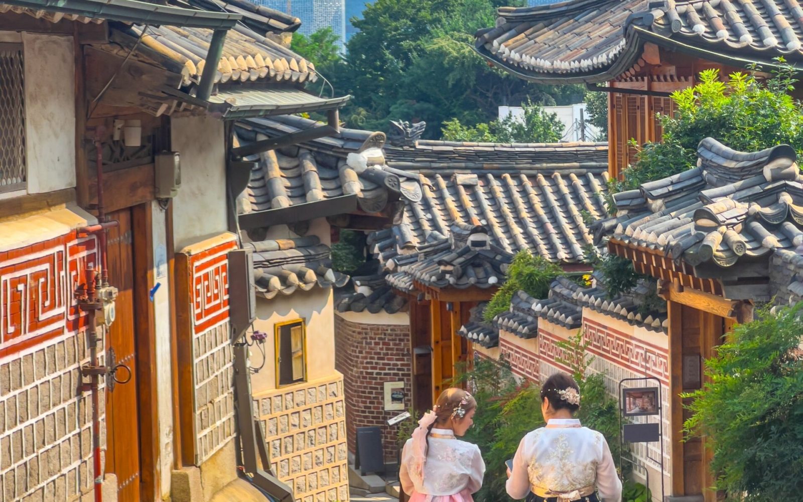 Hanbok-seoul.,August,4,,2024.woman,In,Hanbok,And,Skyline,At,Bukchon